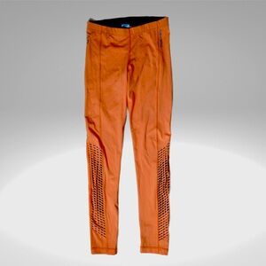 Colombian BABALU leggings bring orange.
